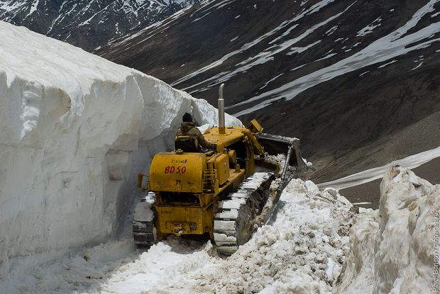 бульдозер в Лахуле, bulldozer in Lahaul