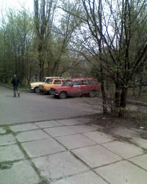 Стоянка возле завода