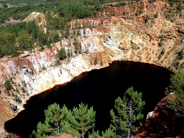 красное озеро