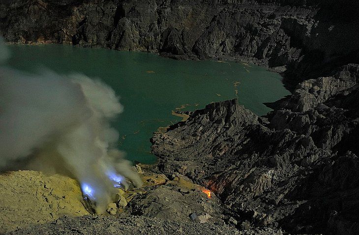 Захватывающие снимки вулкана Kawaha Ijen
