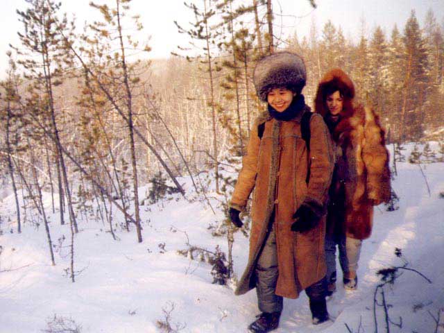 Все спустились к берегу Хушмы