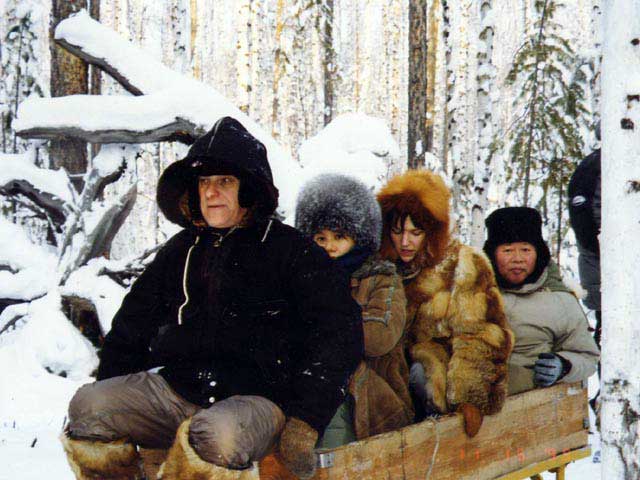 сани c японцами, переводчицей и научным руководителем